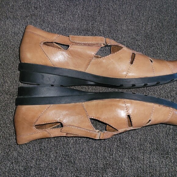 Cute Clarks Leather Loafers - Picture 7 of 11